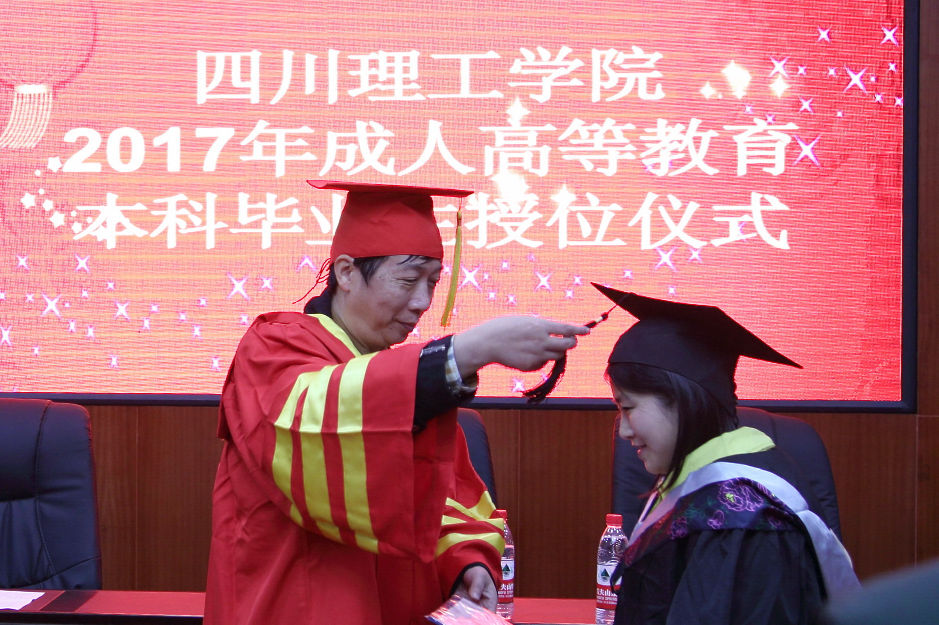 授位3.jpg 授位3.jpg
